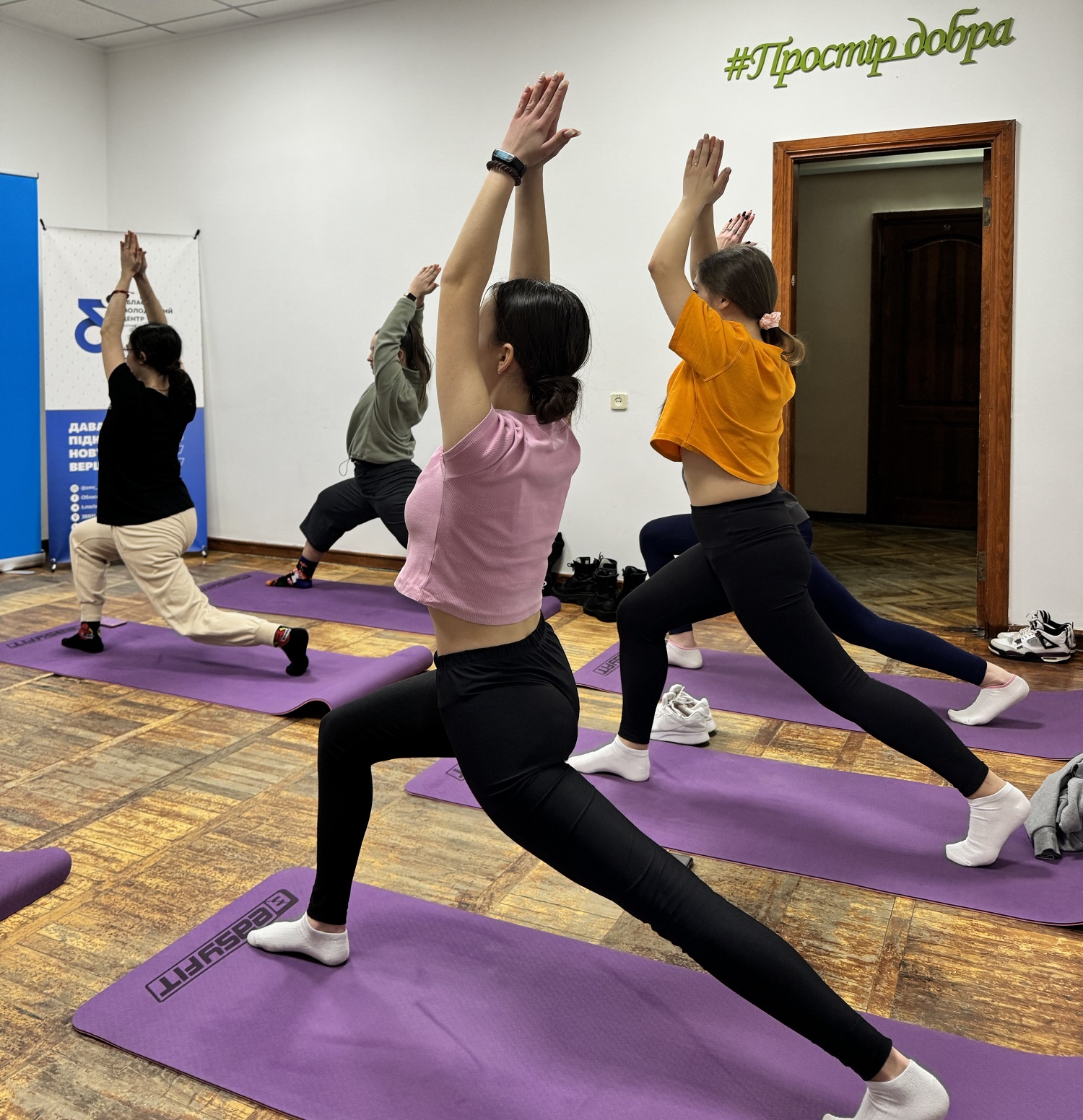 У Полтаві проводять зайняття з йоги для дівчат